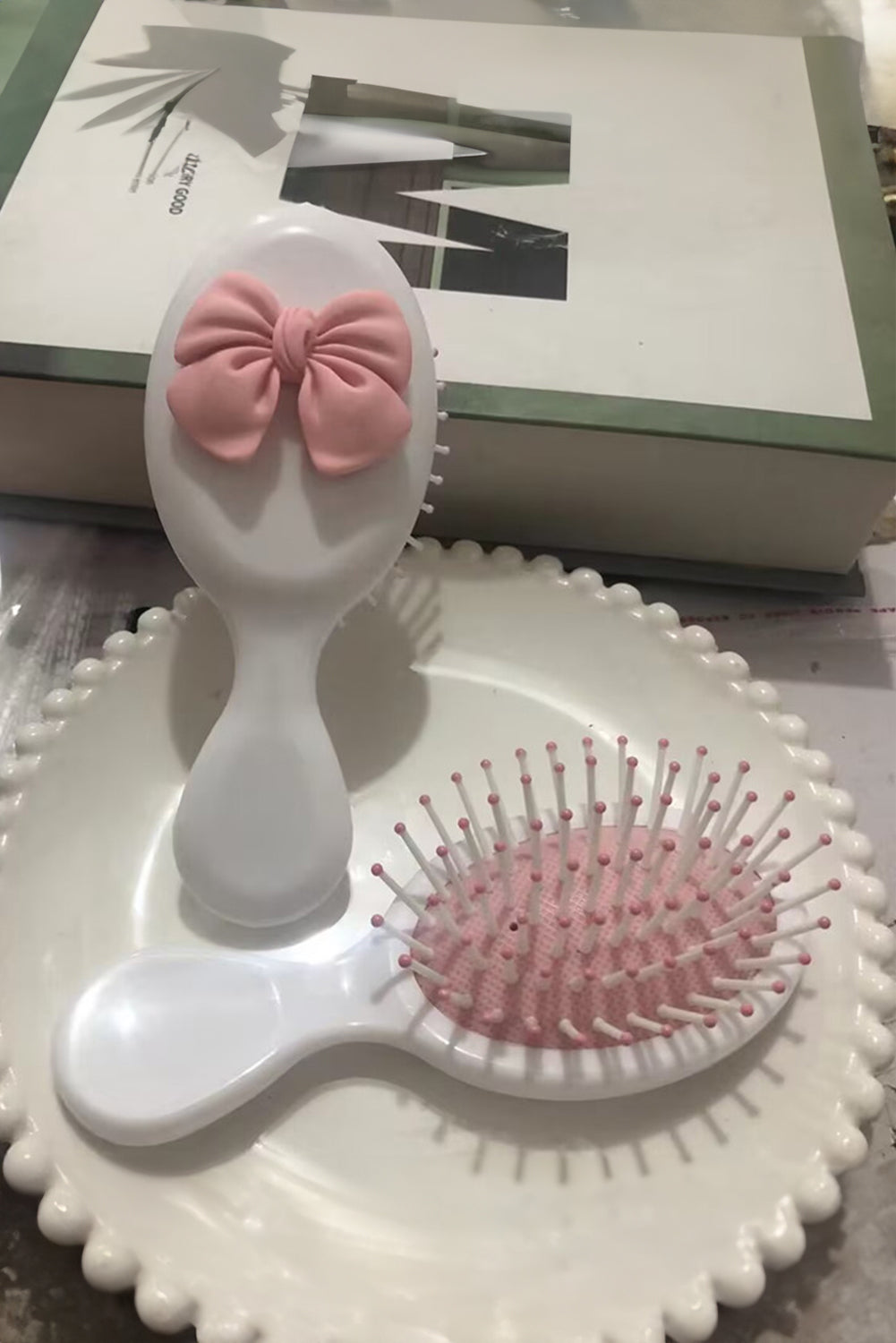 White Cute Bow Scalp Massage Comb
